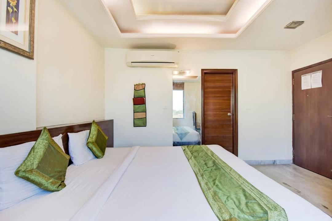 Hotel Sky Heights Jaipur Room photo